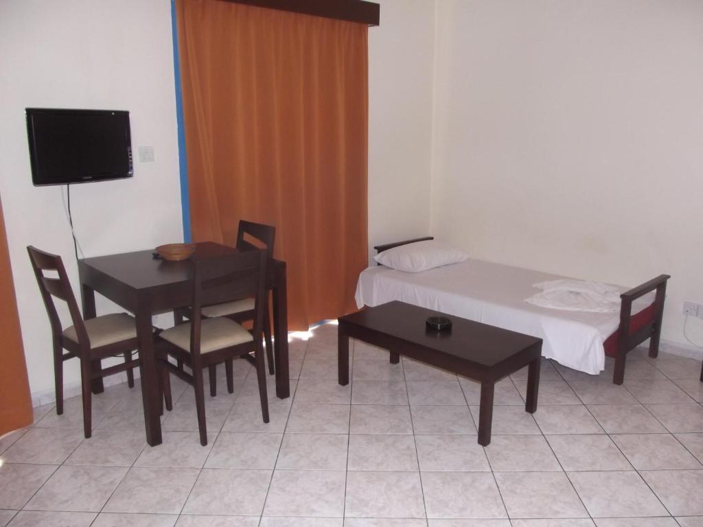 Kefalonitis Hotel Apartments Paphos Pokoj fotografie