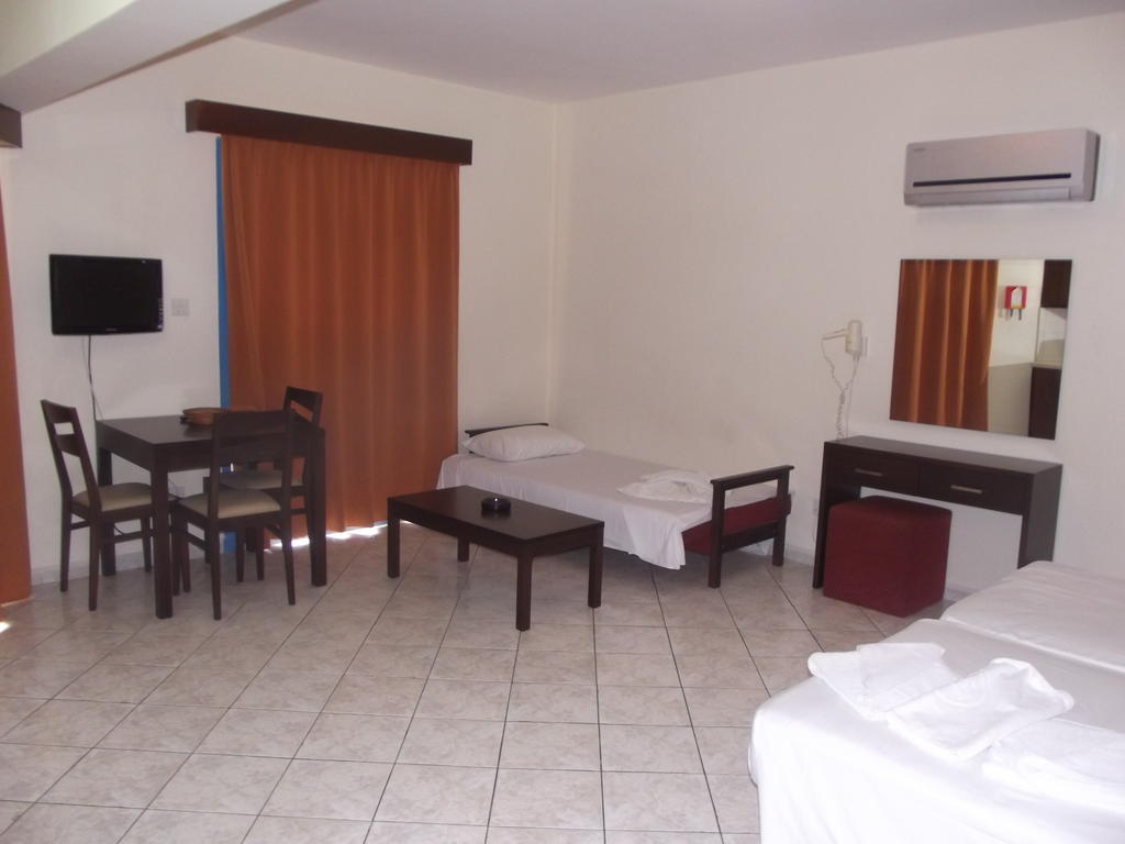 Kefalonitis Hotel Apartments Paphos Pokoj fotografie